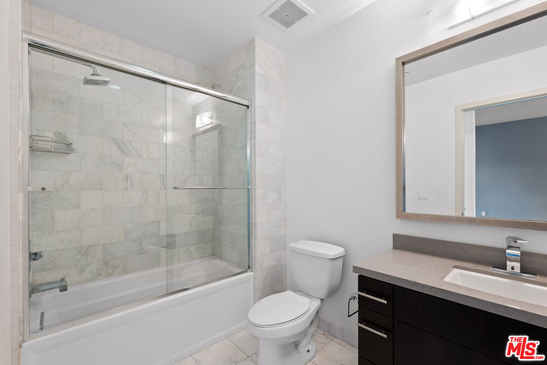 4211 Redwood Ave Unit: 303