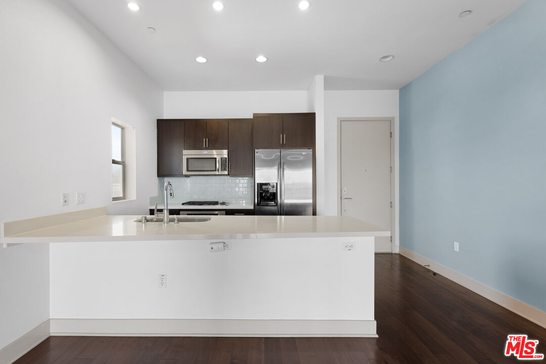 4211 Redwood Ave Unit: 303