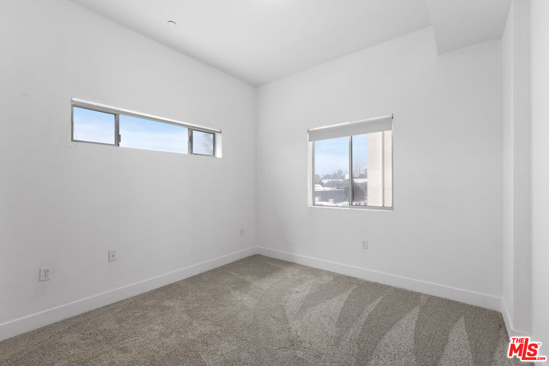 4211 Redwood Ave Unit: 303