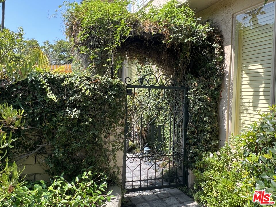 660 S Orange Grove Blvd Unit: C