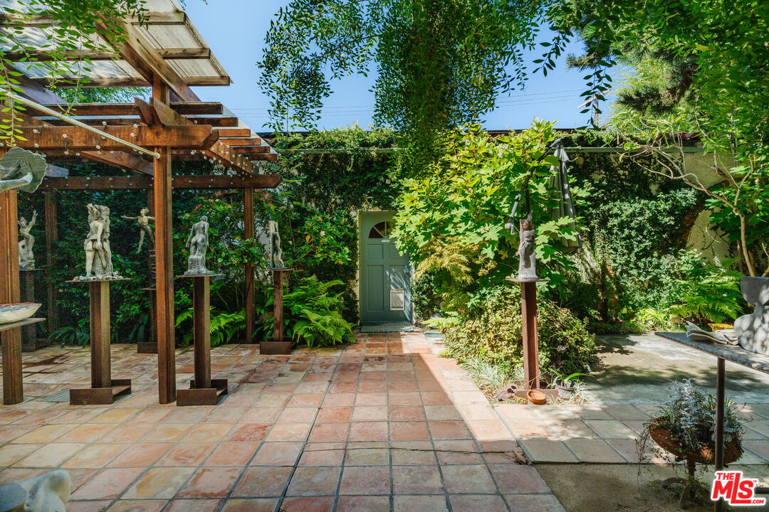 3587 Ocean View Ave