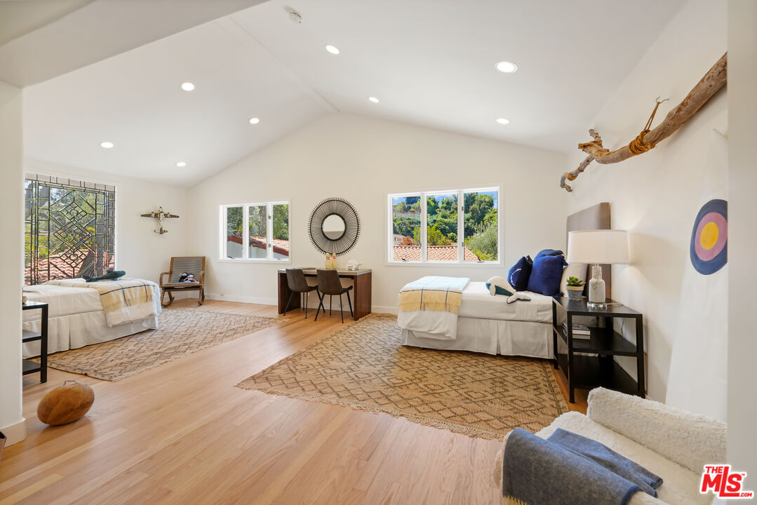 4343 Reyes Dr