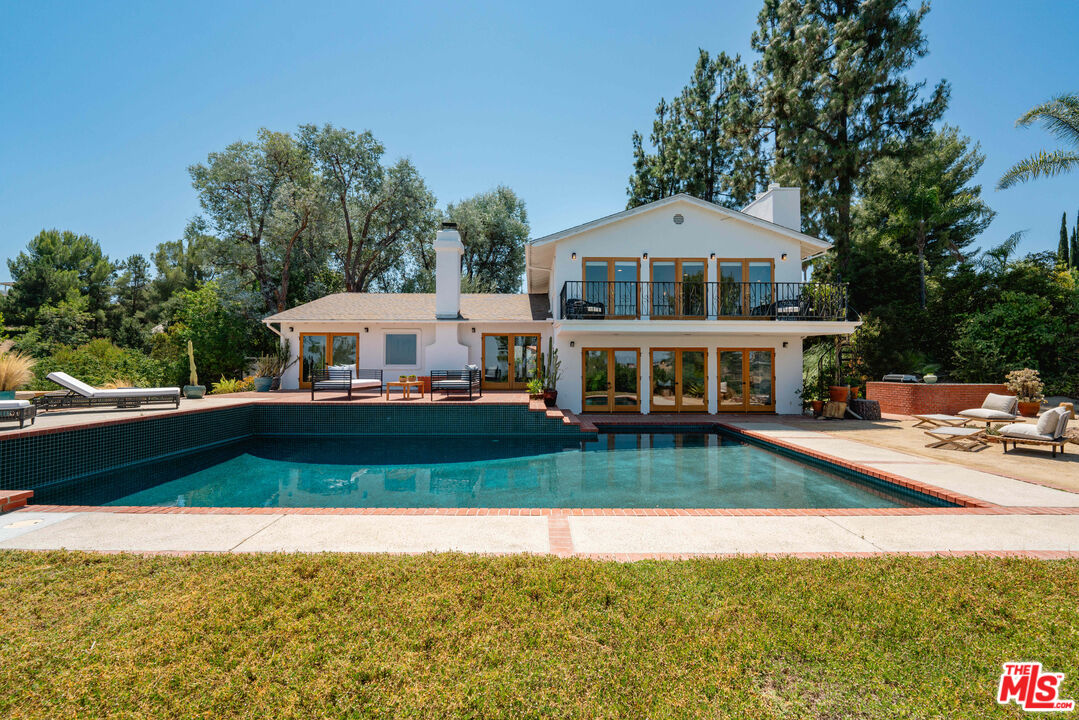 4343 Reyes Dr