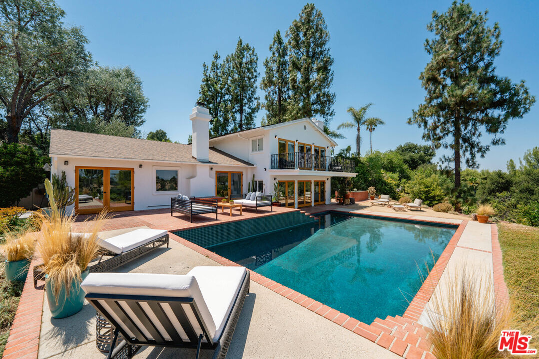 4343 Reyes Dr