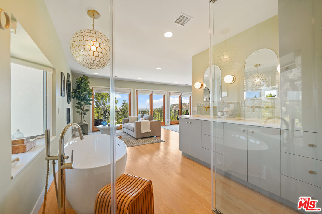 4343 Reyes Dr