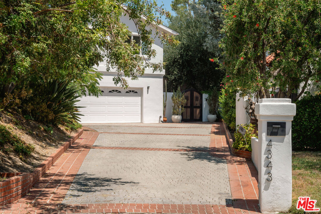 4343 Reyes Dr