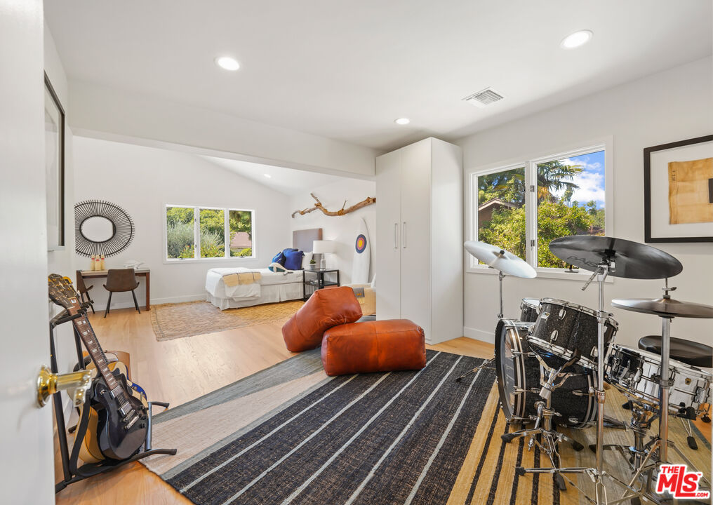 4343 Reyes Dr