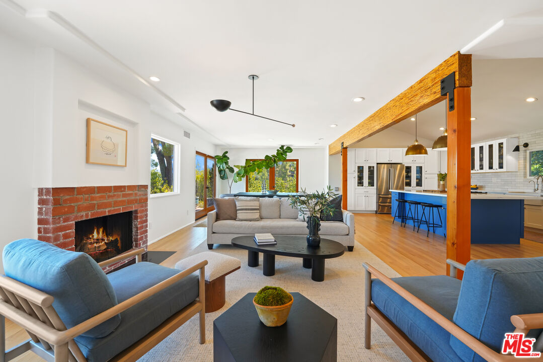 4343 Reyes Dr