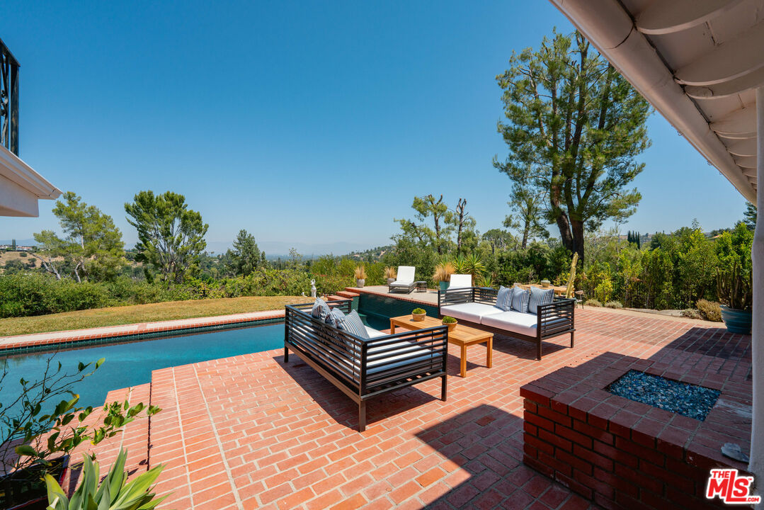 4343 Reyes Dr