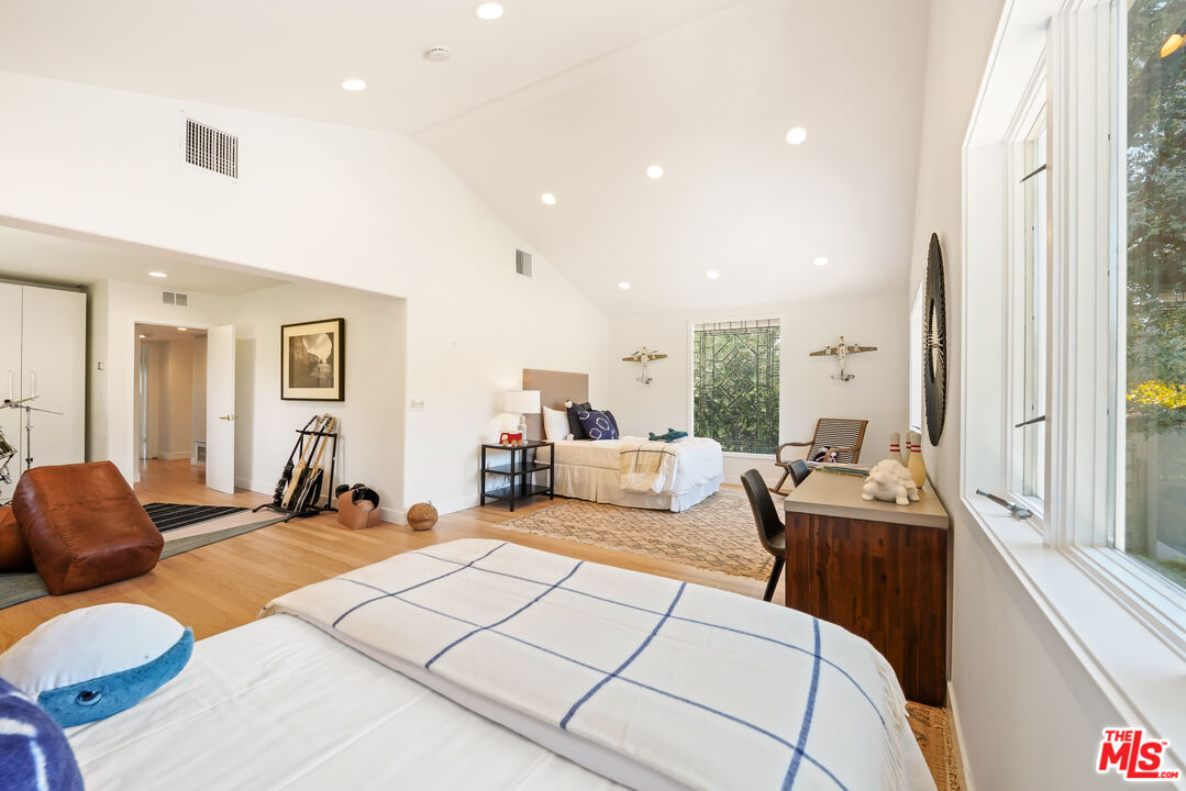4343 Reyes Dr