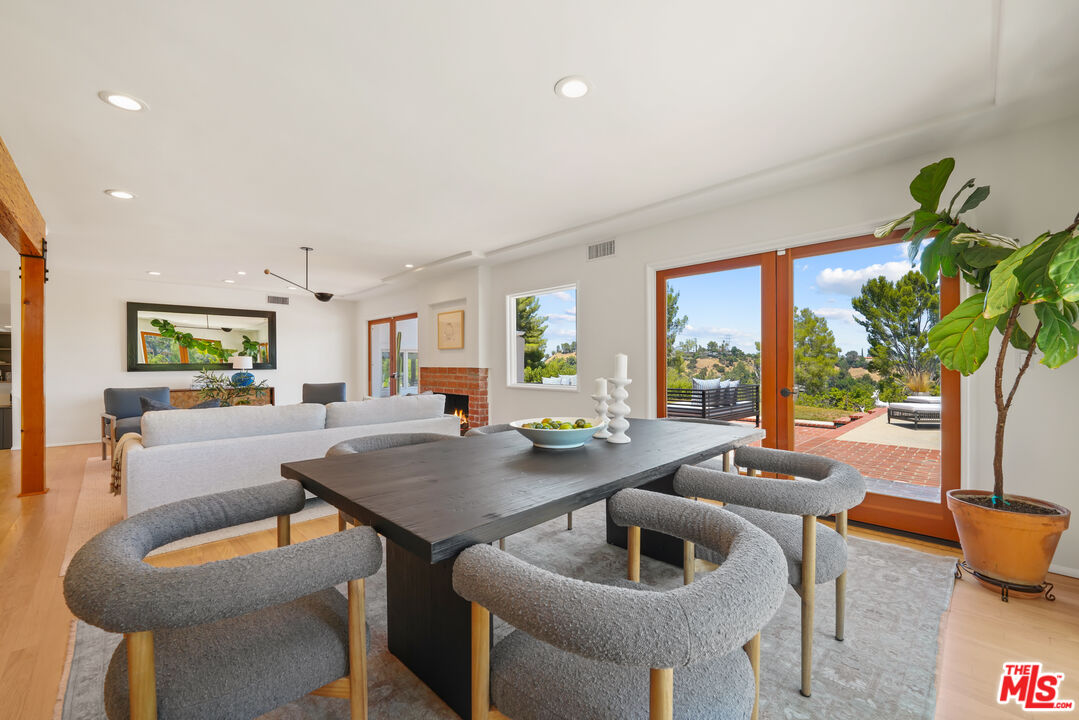4343 Reyes Dr