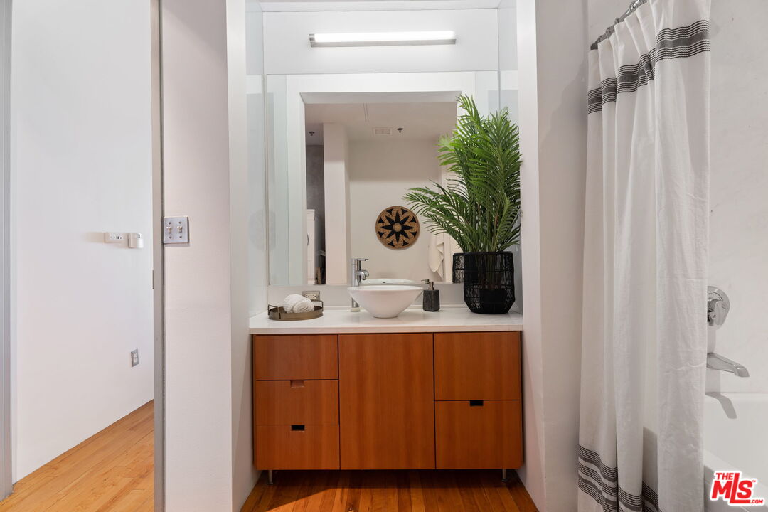 1850 Industrial St Unit: 414