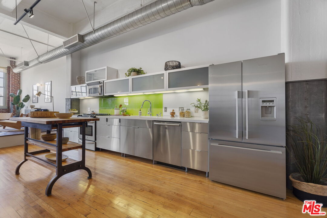 1850 Industrial St Unit: 414