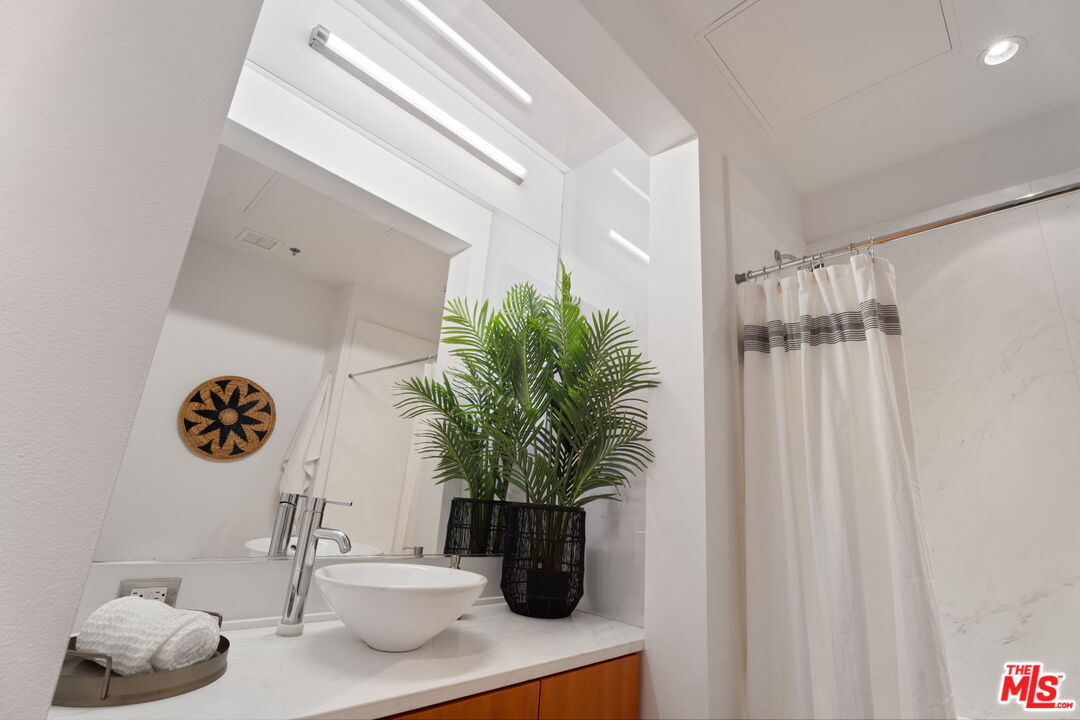 1850 Industrial St Unit: 414