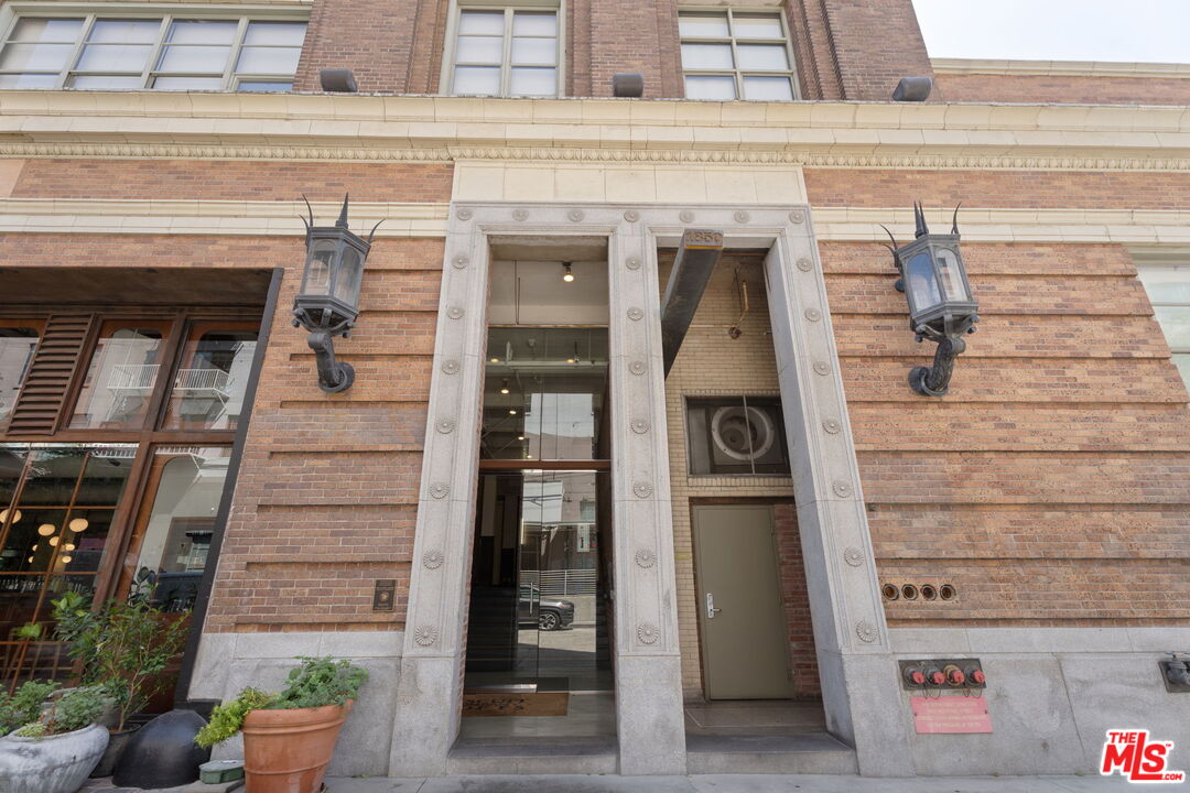 1850 Industrial St Unit: 414