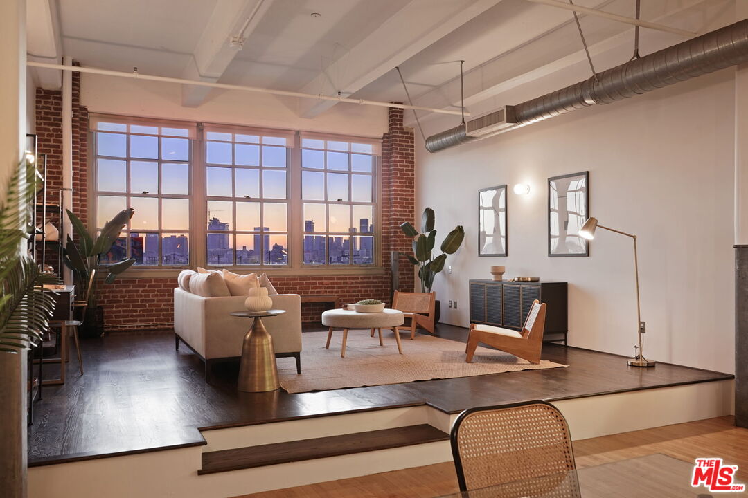 1850 Industrial St Unit: 414