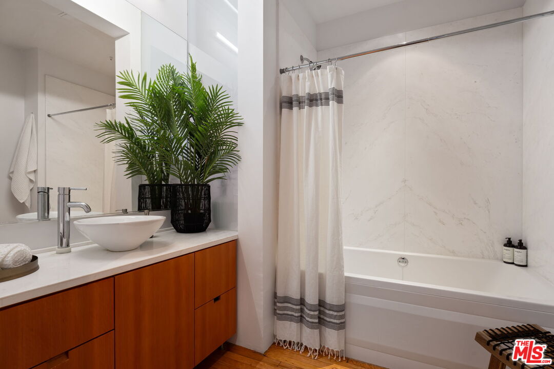 1850 Industrial St Unit: 414
