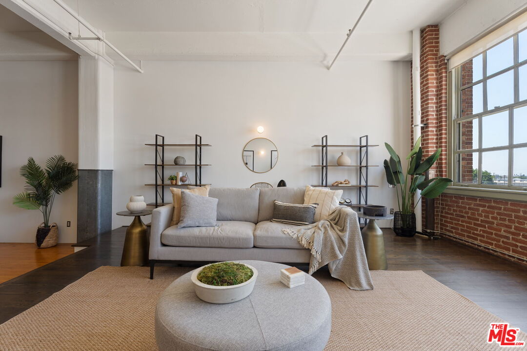 1850 Industrial St Unit: 414