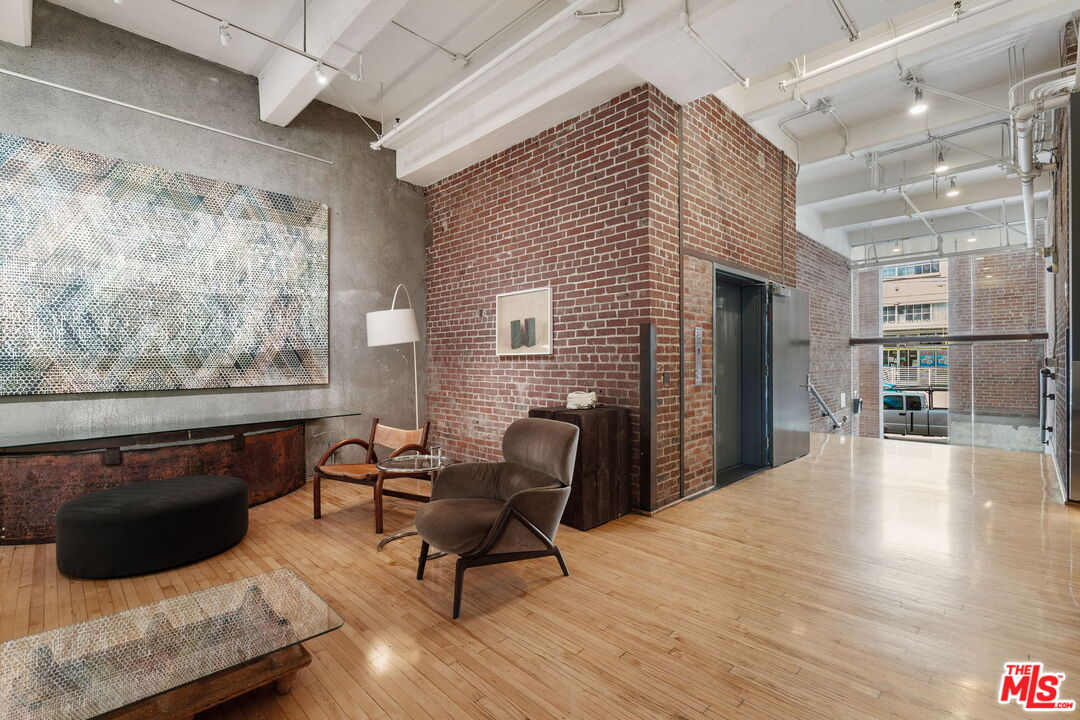 1850 Industrial St Unit: 414