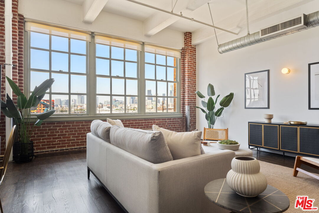 1850 Industrial St Unit: 414