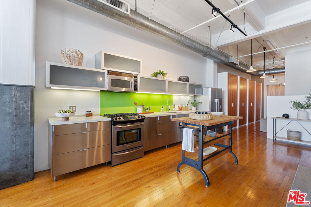 1850 Industrial St Unit: 414