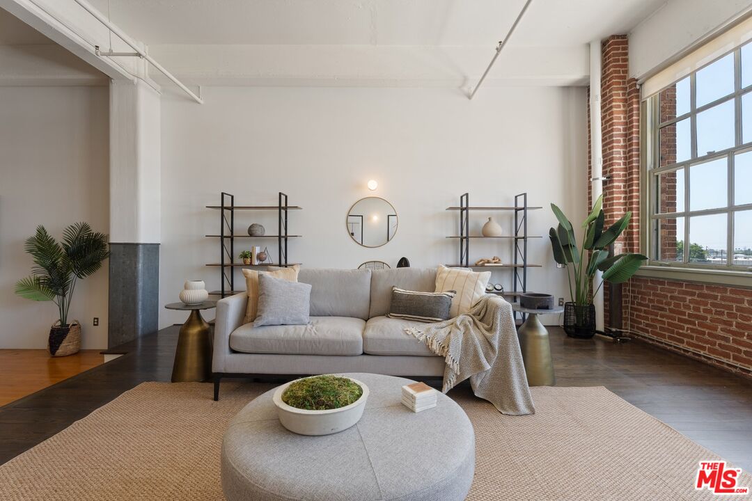 1850 Industrial St Unit: 414