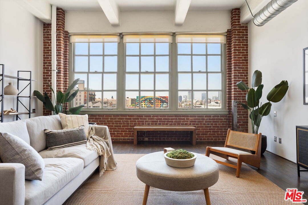 1850 Industrial St Unit: 414
