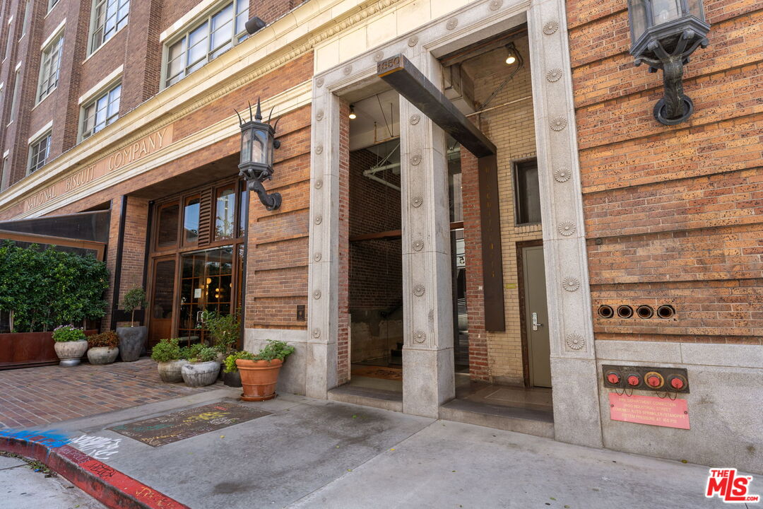 1850 Industrial St Unit: 414