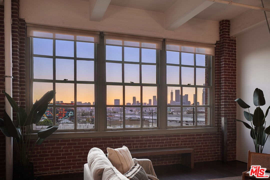 1850 Industrial St Unit: 414