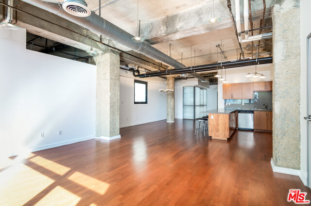 330 W 11th ST Unit: 403