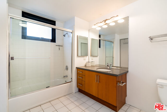 330 W 11th ST Unit: 403