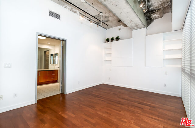 330 W 11th ST Unit: 403