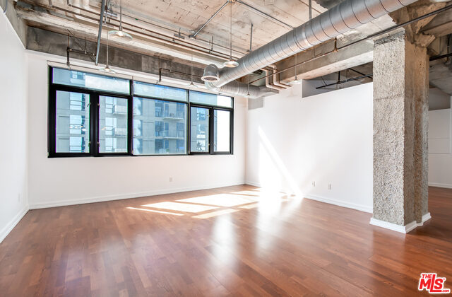 330 W 11th ST Unit: 403