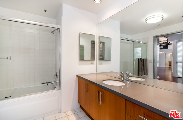 330 W 11th ST Unit: 403
