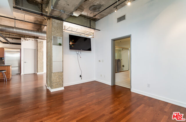 330 W 11th ST Unit: 403