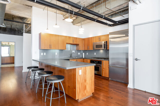 330 W 11th ST Unit: 403