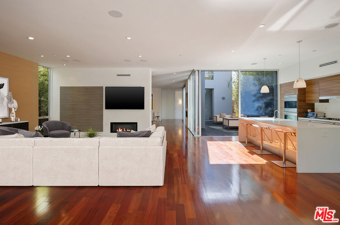 521 Marine St