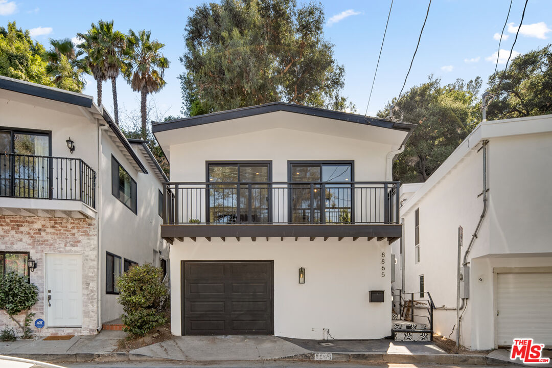8865 Lookout Mountain Ave