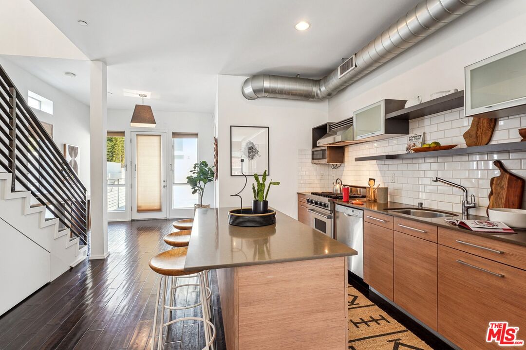 4151 Redwood Ave Unit: 414