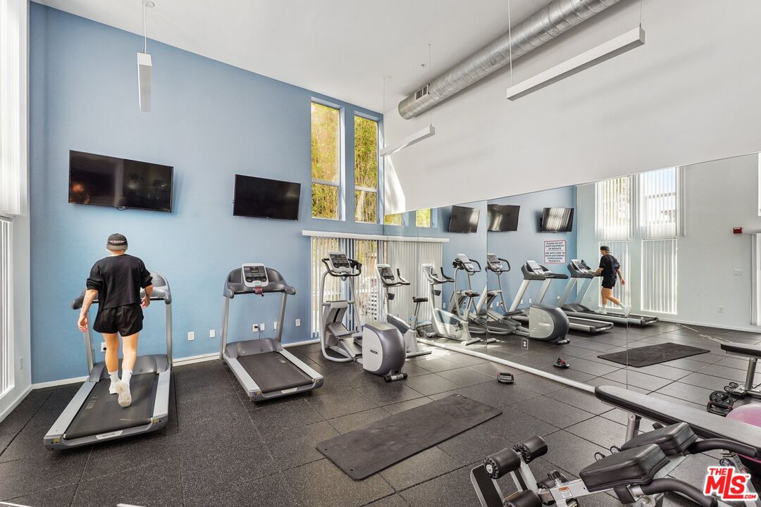 4151 Redwood Ave Unit: 414