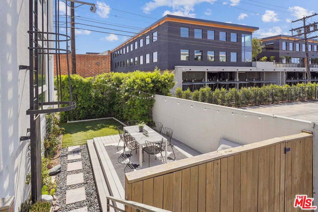 4151 Redwood Ave Unit: 414