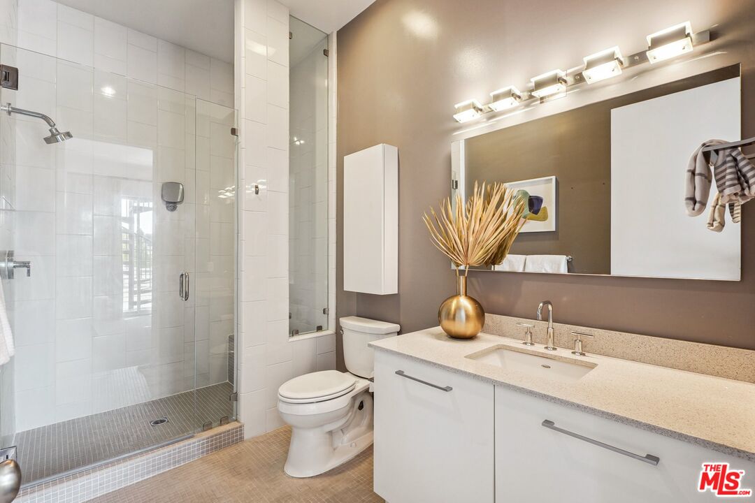 4151 Redwood Ave Unit: 414