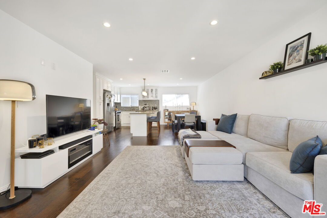5215 Sepulveda Blvd Unit: 2C