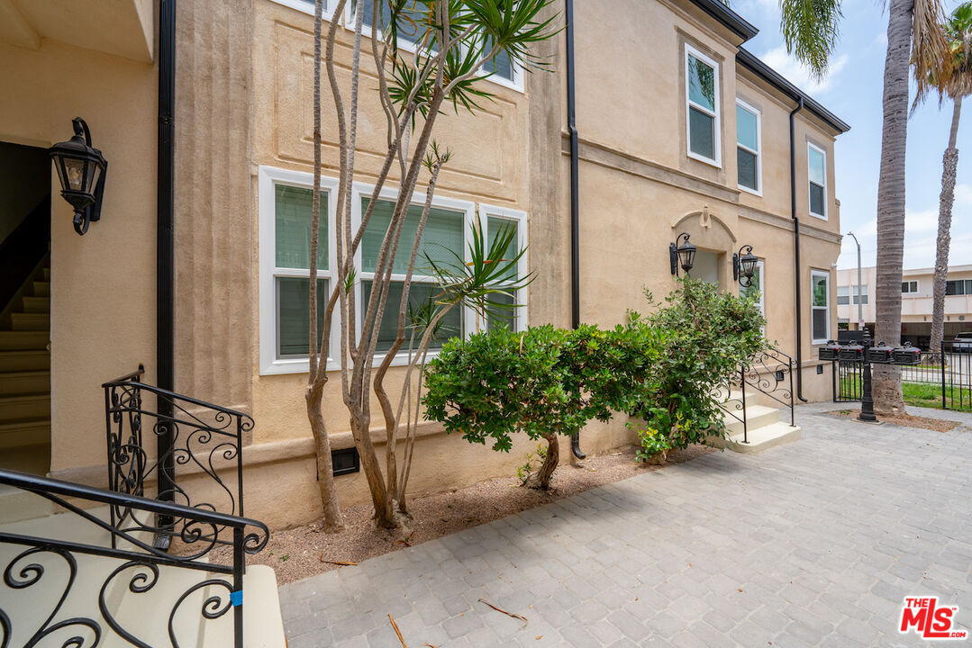 1117 S Wooster St Unit: 1117