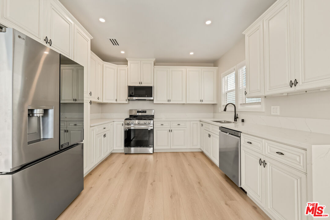1117 S Wooster St Unit: 1117 1/2
