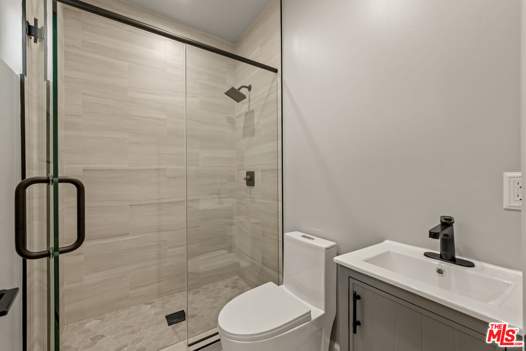 1117 S Wooster St Unit: 1117 1/2