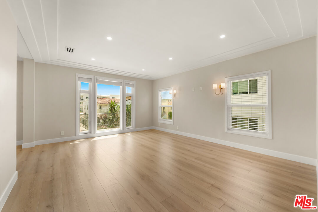 1117 S Wooster St Unit: 1117 1/2