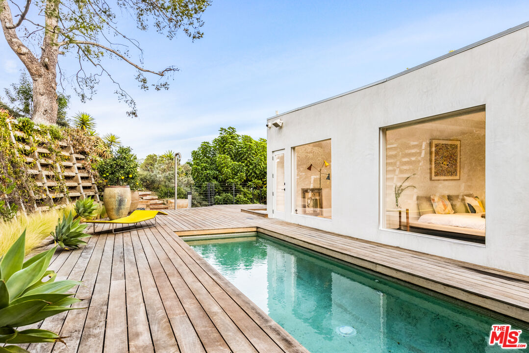 354 Amalfi Dr