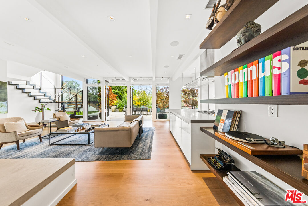 354 Amalfi Dr