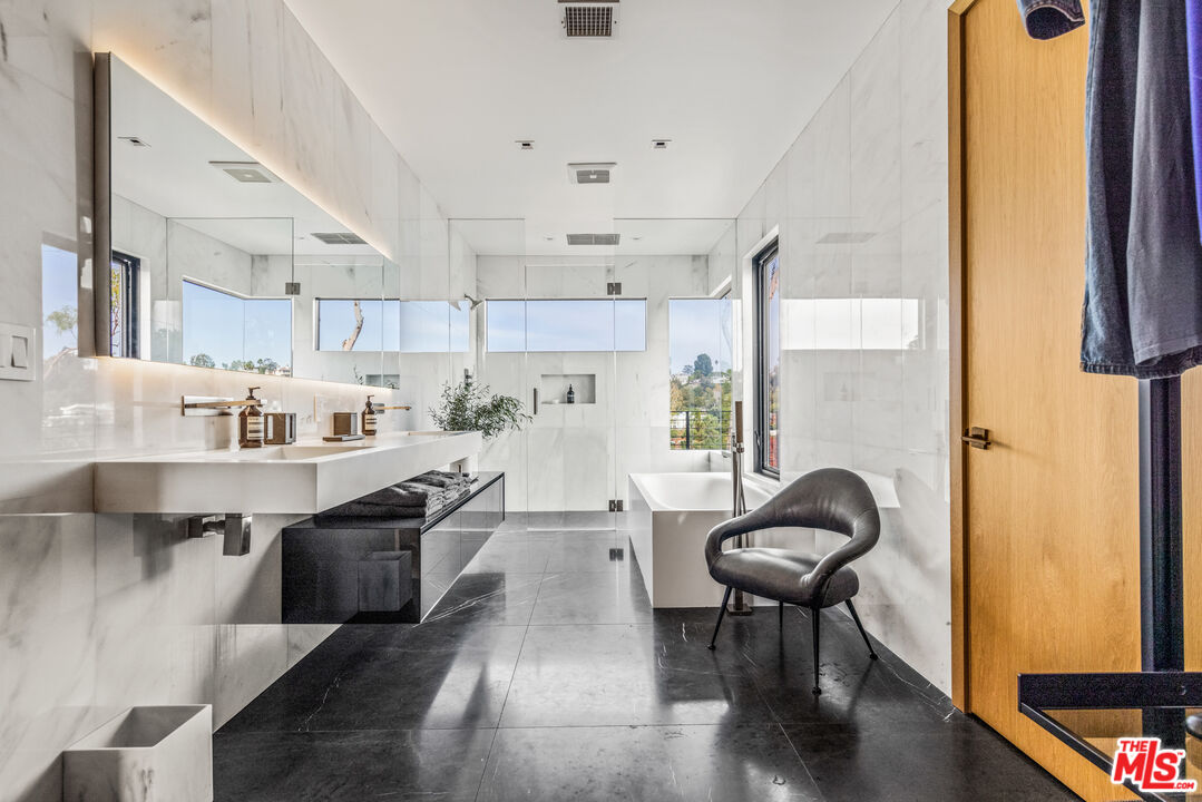 354 Amalfi Dr